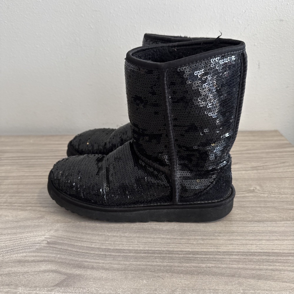 Ugg Classic Short Sparkles Sequins Black Boots Shearling S/N 3161  Size 7 - Picture 5 of 10